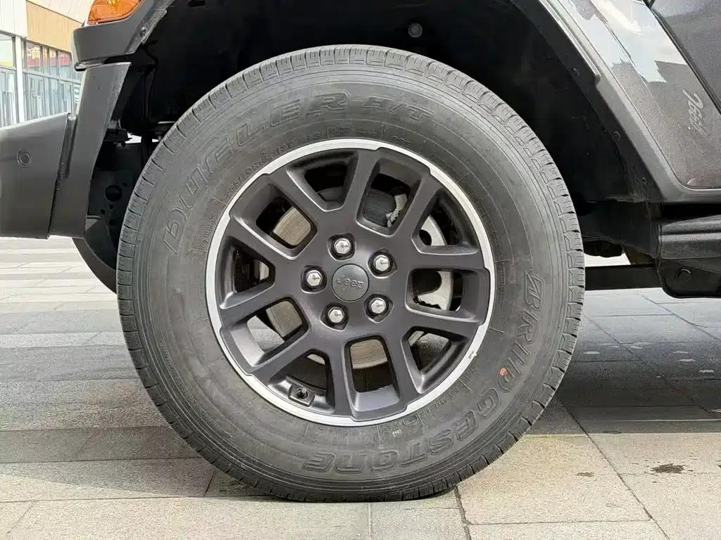 Gladiator 2023 3.6L Overland — миниатюра 24