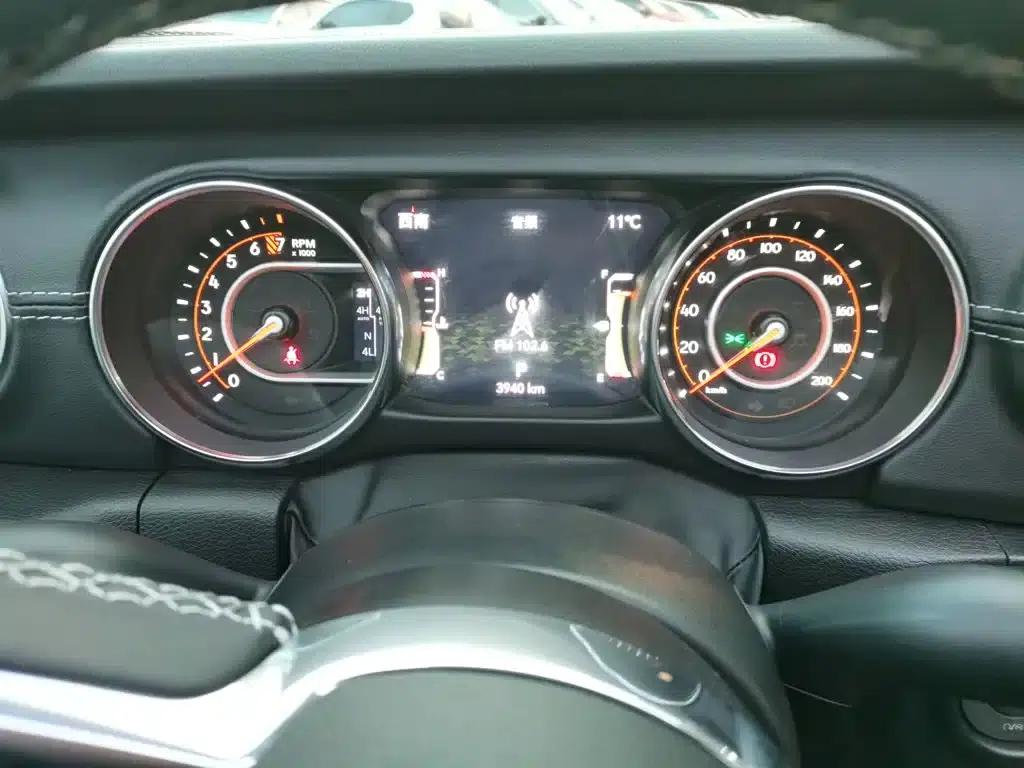 Gladiator 2023 3.6L Overland — миниатюра 4