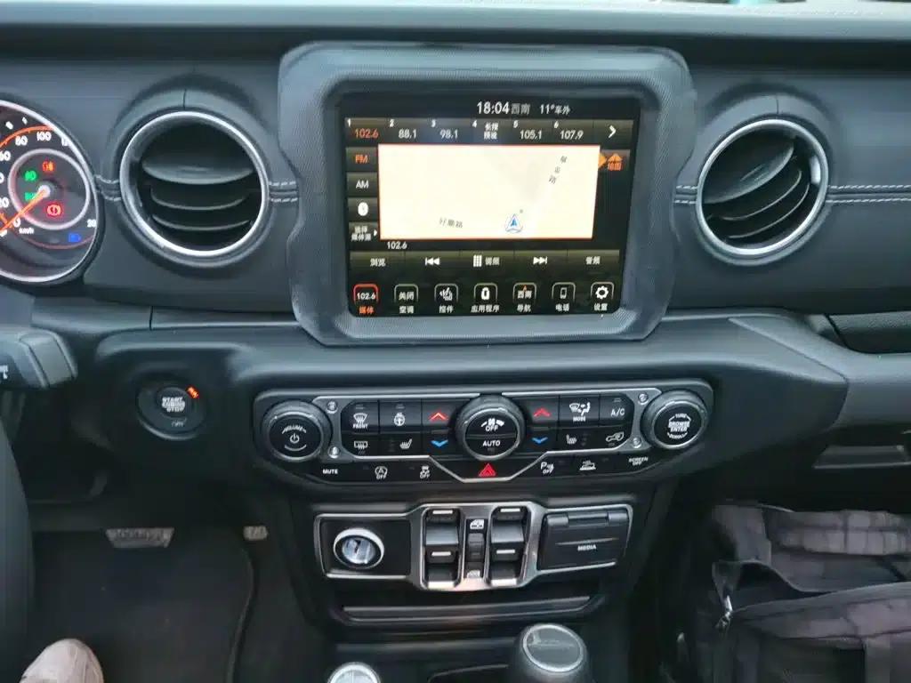 Gladiator 2023 3.6L Overland — миниатюра 6