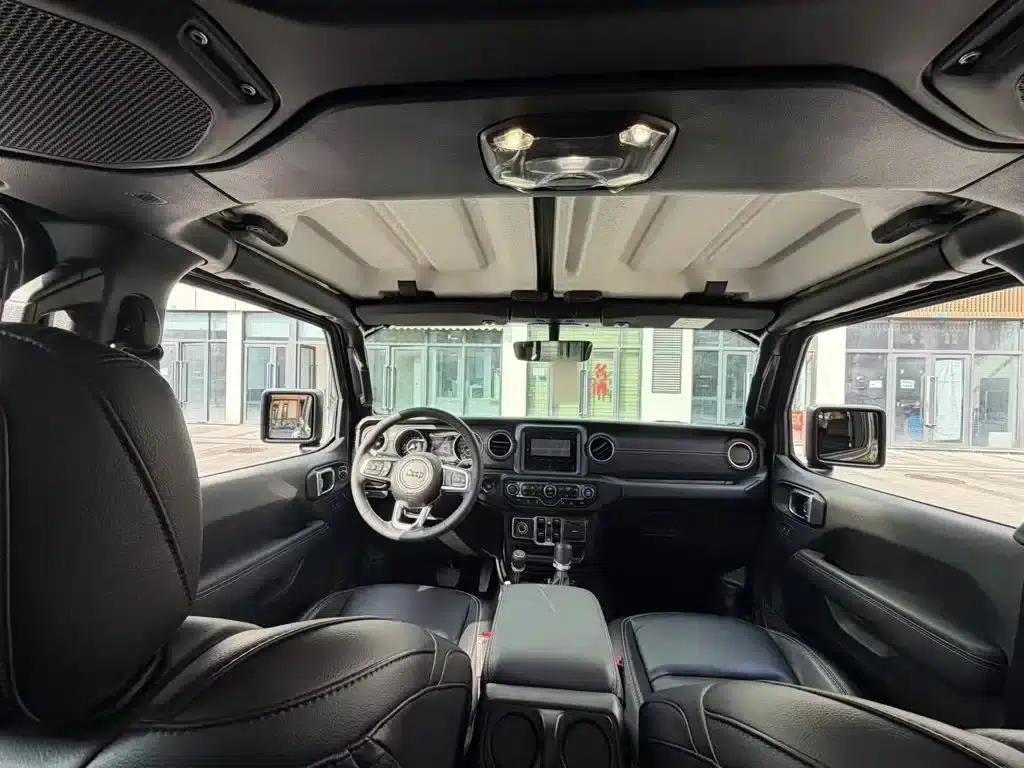 Gladiator 2023 3.6L Overland — миниатюра 9