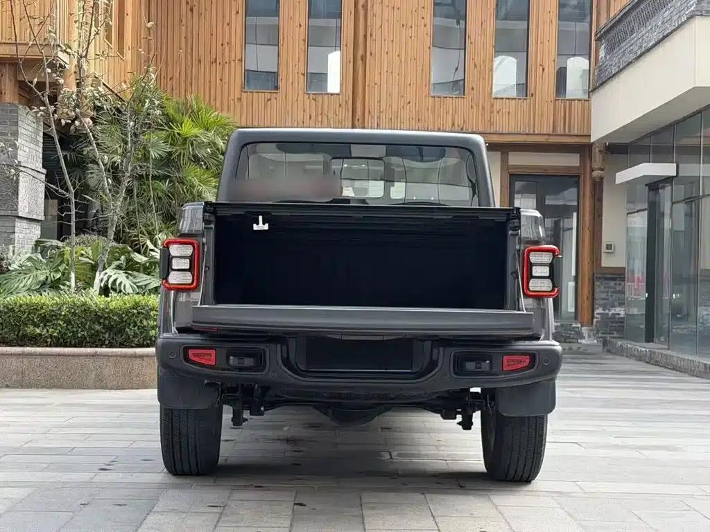 Gladiator 2023 3.6L Overland — миниатюра 10
