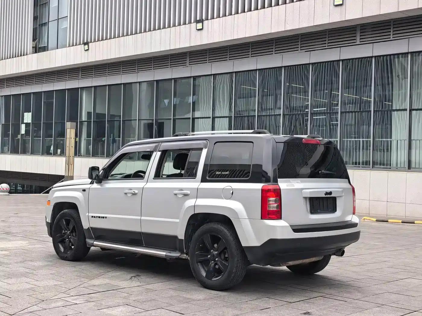 2014 Jeep Compass 2.4L Luxury Navigation Edition — миниатюра 19