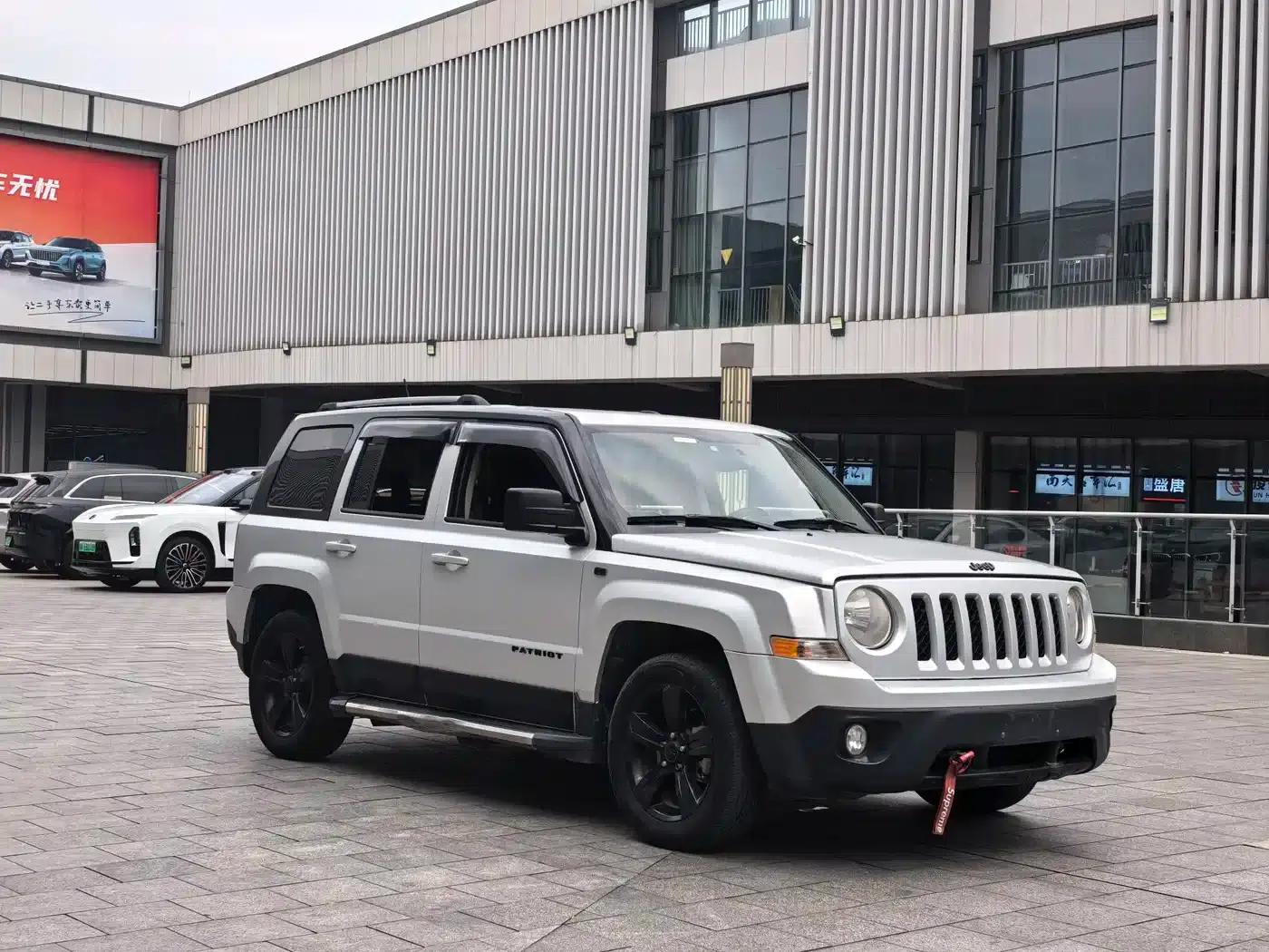 2014 Jeep Compass 2.4L Luxury Navigation Edition — миниатюра 3