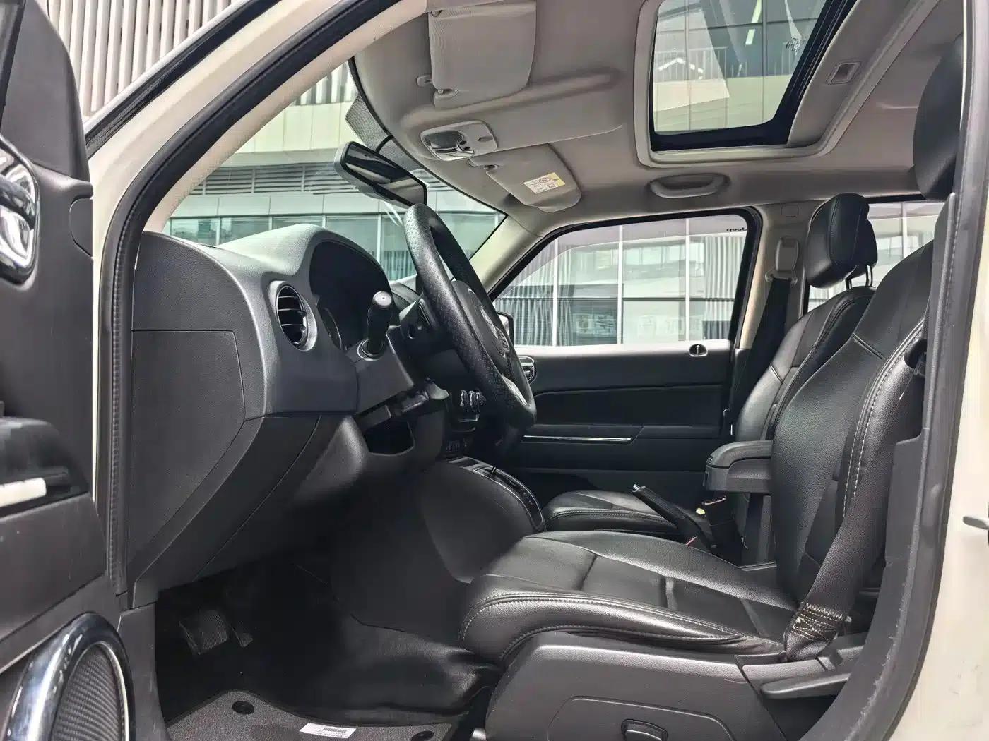 2014 Jeep Compass 2.4L Luxury Navigation Edition — миниатюра 5