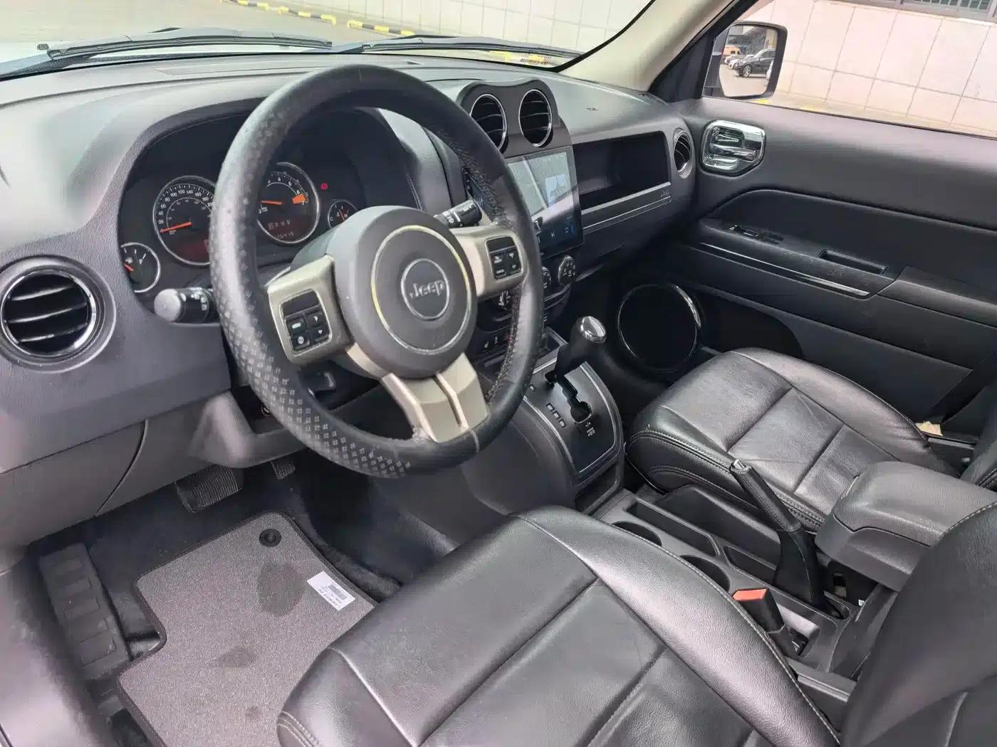 2014 Jeep Compass 2.4L Luxury Navigation Edition — миниатюра 6