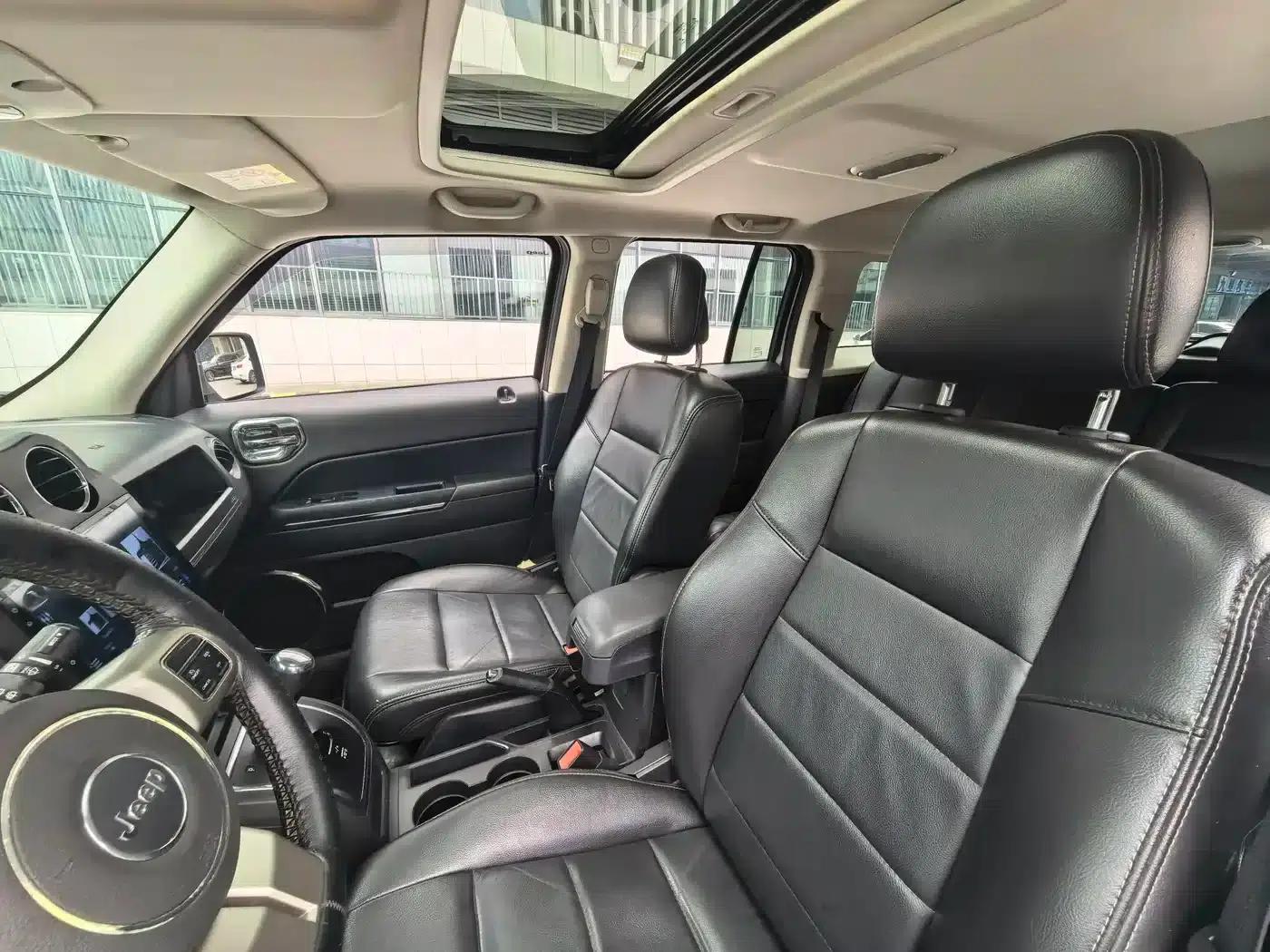 2014 Jeep Compass 2.4L Luxury Navigation Edition — миниатюра 7