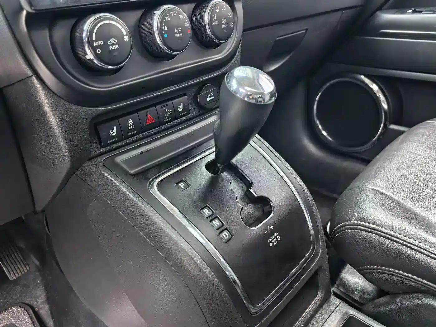2014 Jeep Compass 2.4L Luxury Navigation Edition — миниатюра 8