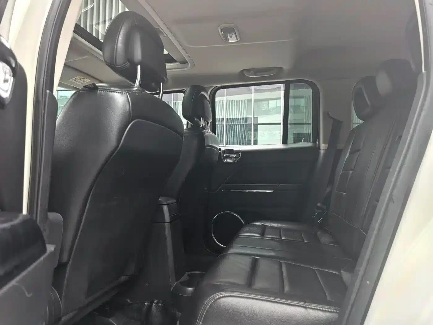 2014 Jeep Compass 2.4L Luxury Navigation Edition — миниатюра 9