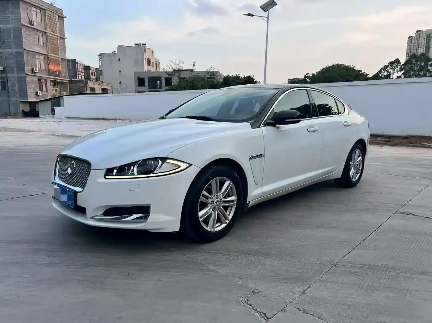 2014 Jaguar XF 2.0T Elegance Edition — миниатюра 1
