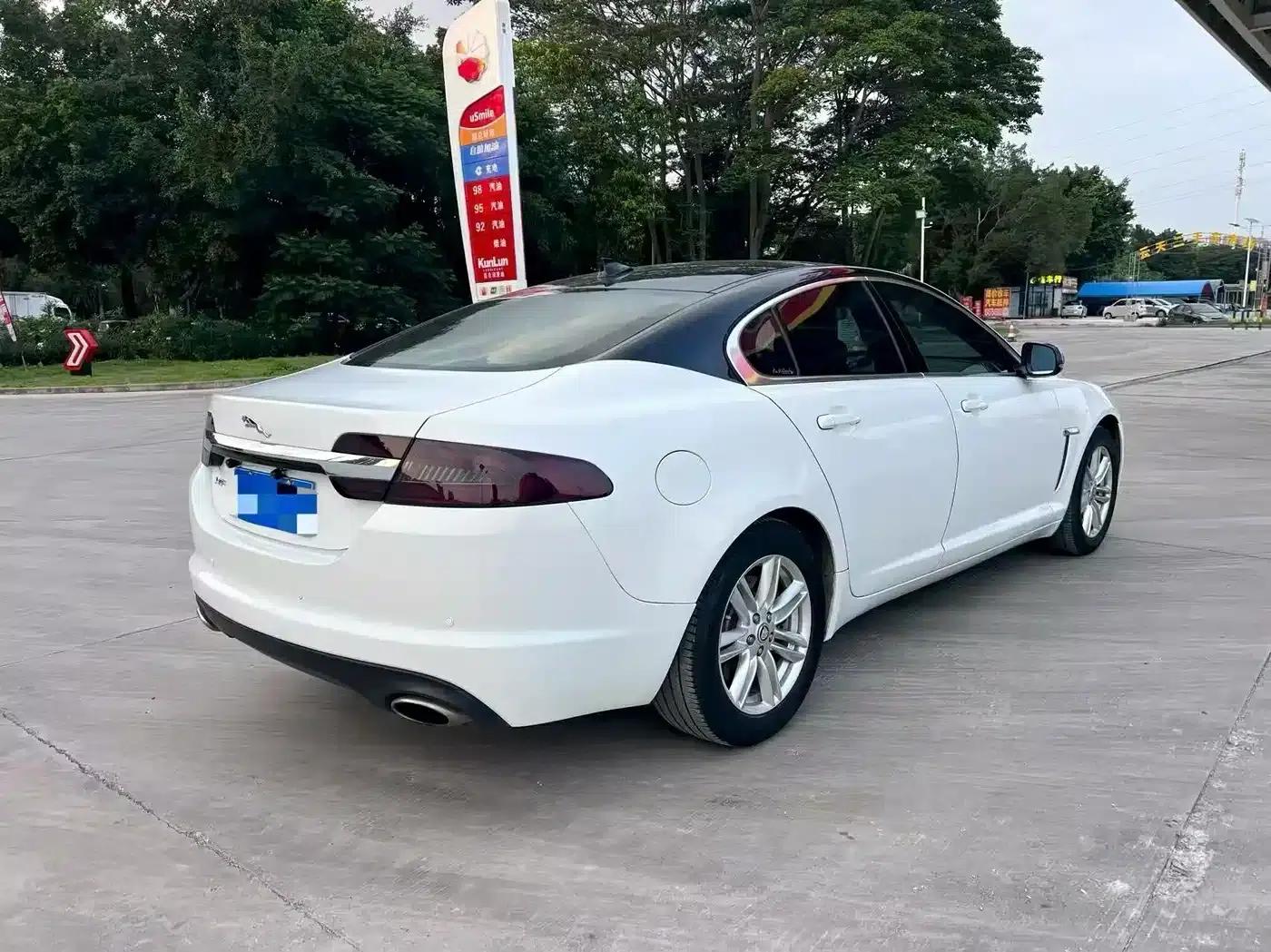2014 Jaguar XF 2.0T Elegance Edition — миниатюра 4