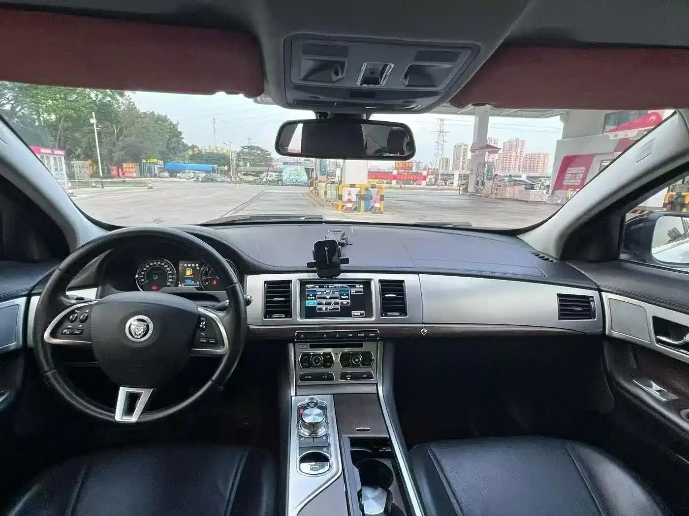 2014 Jaguar XF 2.0T Elegance Edition — миниатюра 7