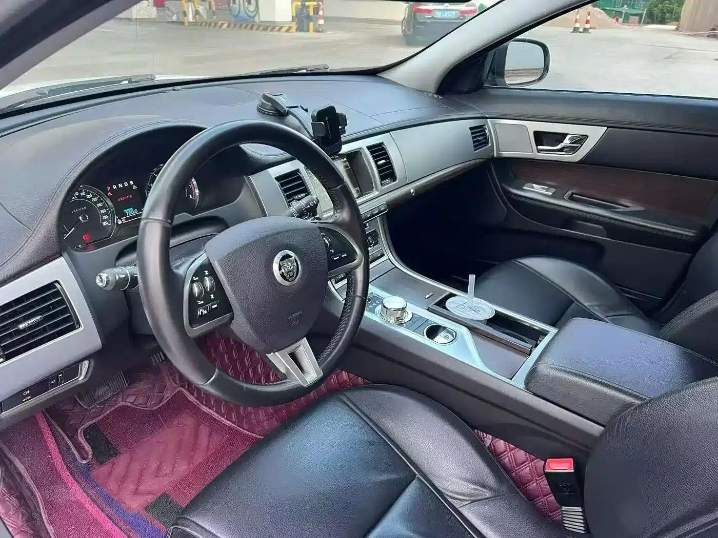 2014 Jaguar XF 2.0T Elegance Edition — миниатюра 9