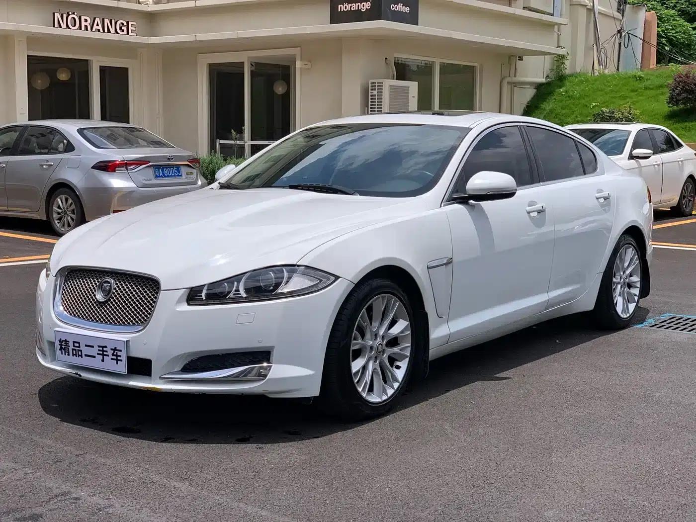 2013 Jaguar XF 2.0T Luxury Edition — миниатюра 1