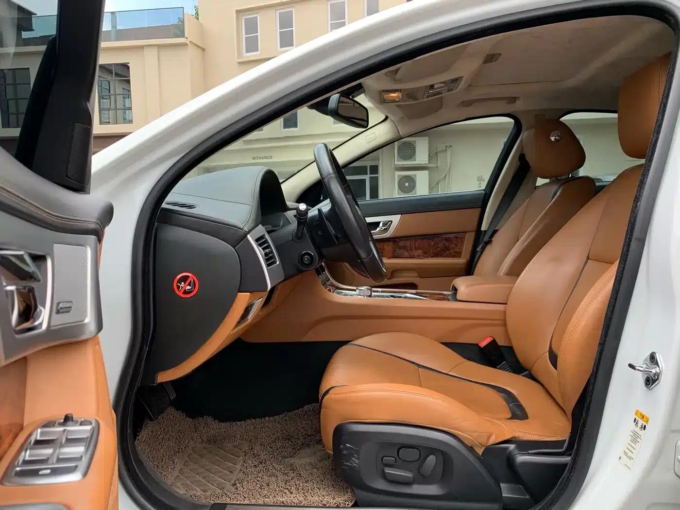2013 Jaguar XF 2.0T Luxury Edition — миниатюра 13