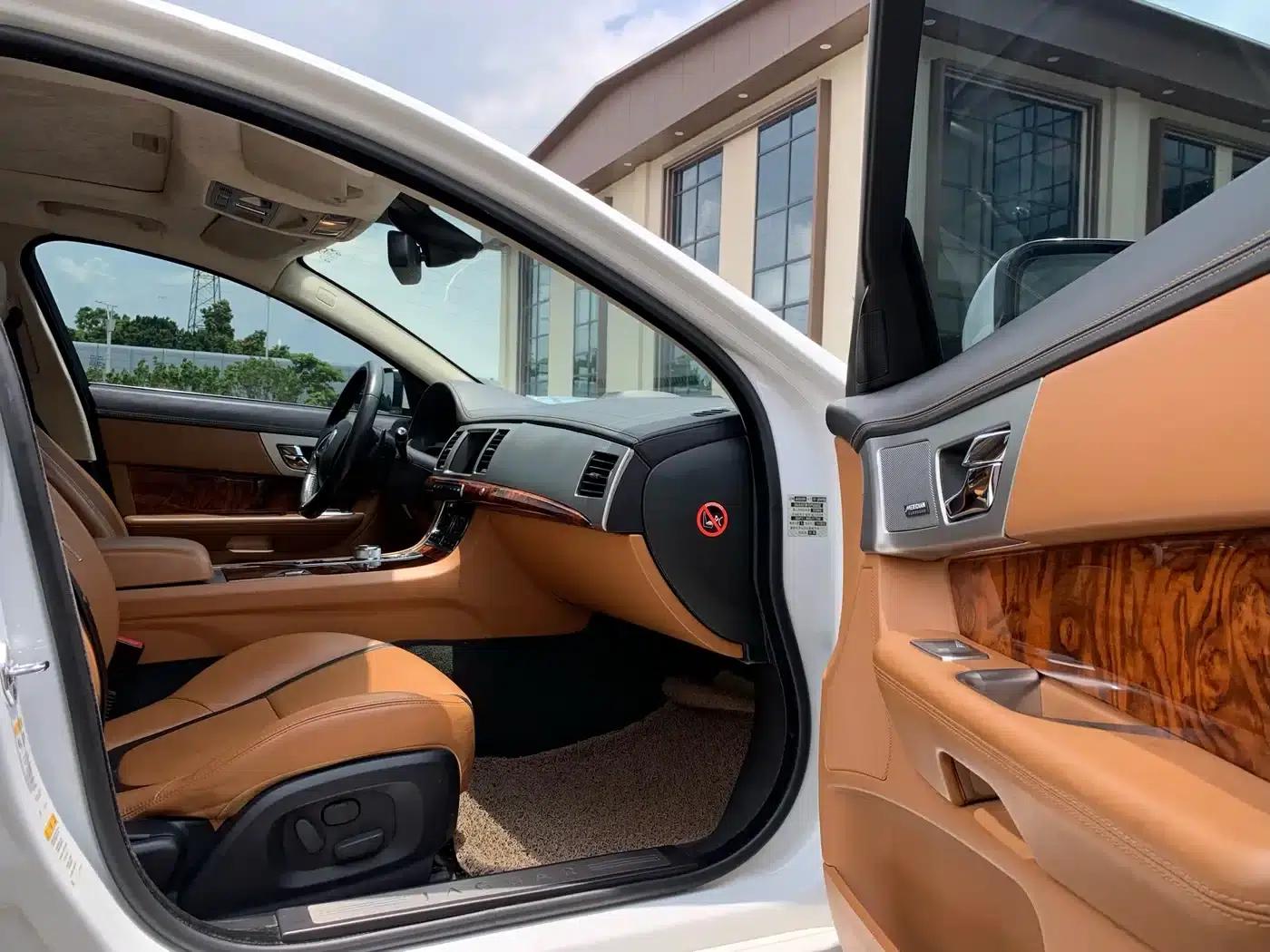 2013 Jaguar XF 2.0T Luxury Edition — миниатюра 15