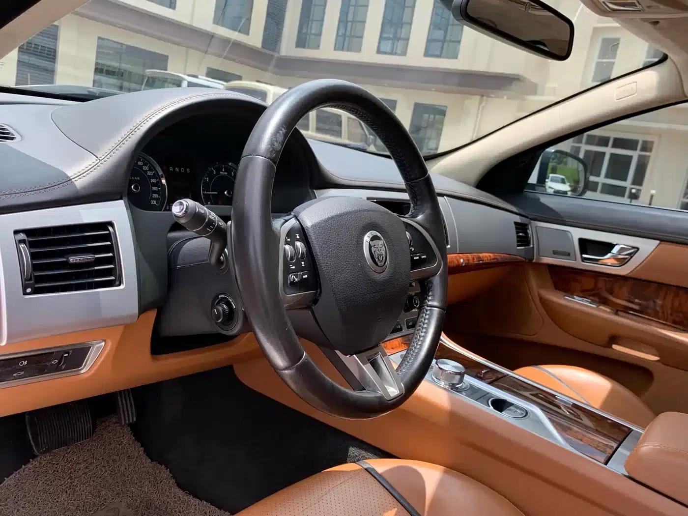 2013 Jaguar XF 2.0T Luxury Edition — миниатюра 17