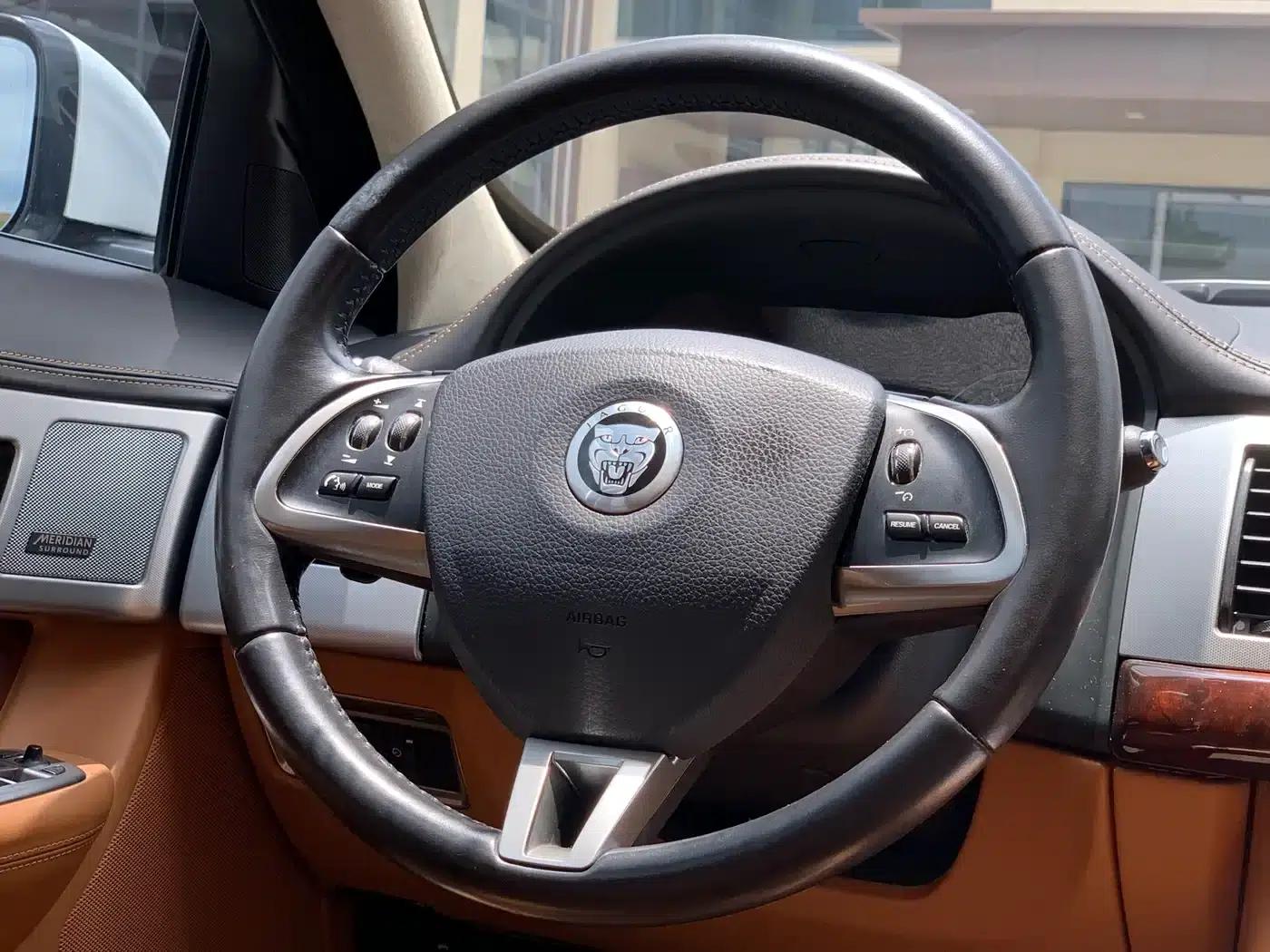 2013 Jaguar XF 2.0T Luxury Edition — миниатюра 19