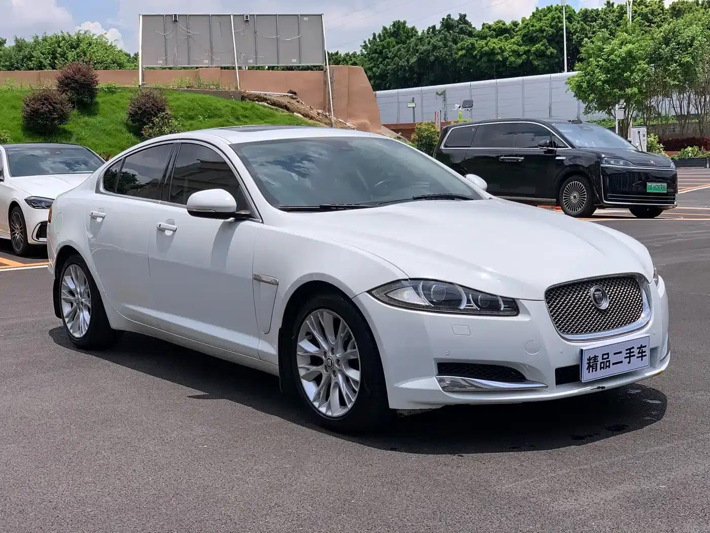 2013 Jaguar XF 2.0T Luxury Edition — миниатюра 3
