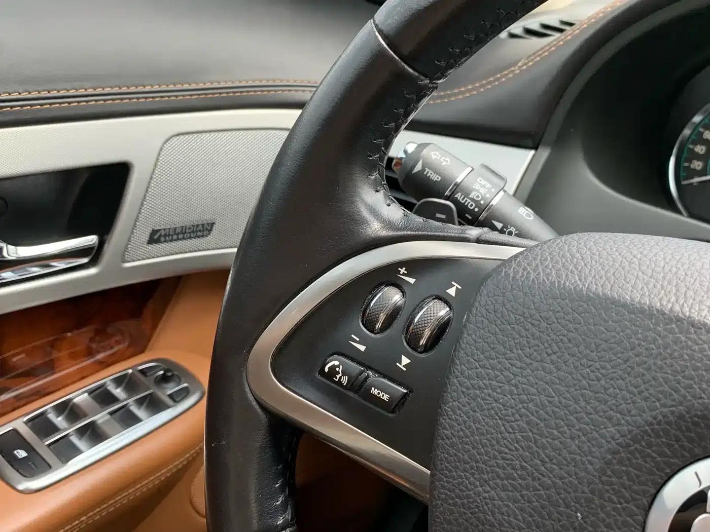 2013 Jaguar XF 2.0T Luxury Edition — миниатюра 23