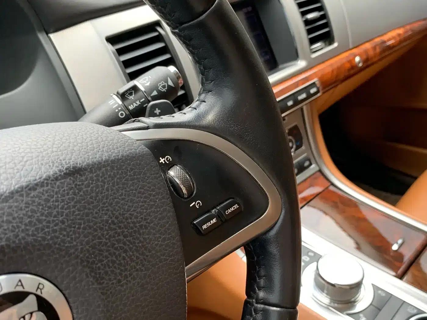 2013 Jaguar XF 2.0T Luxury Edition — миниатюра 24