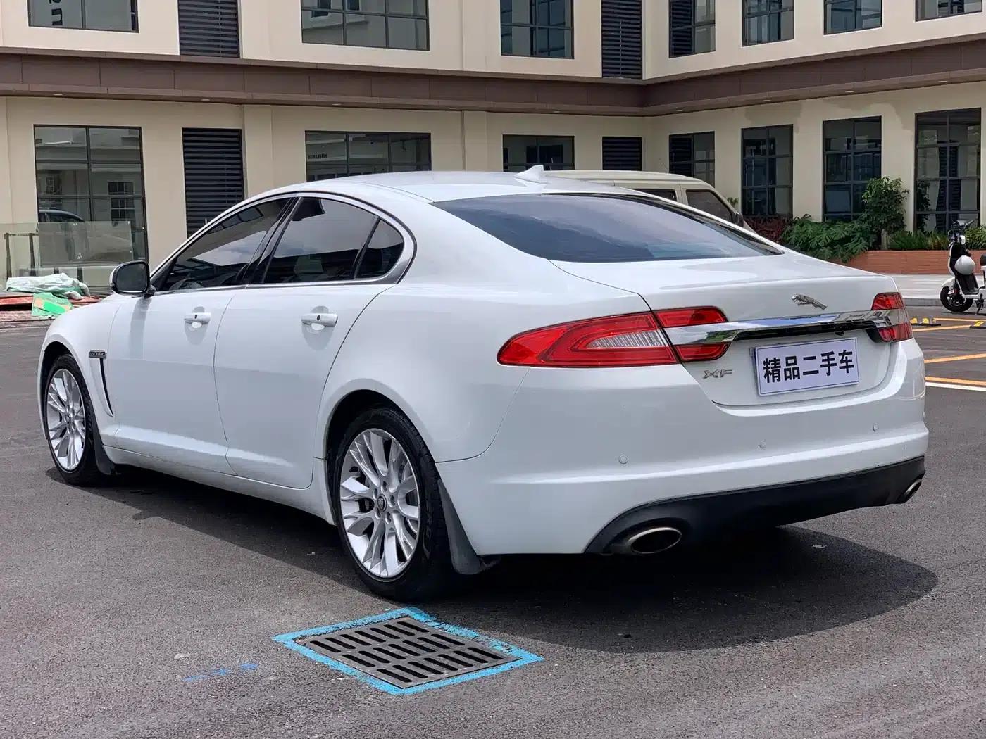 2013 Jaguar XF 2.0T Luxury Edition — миниатюра 4