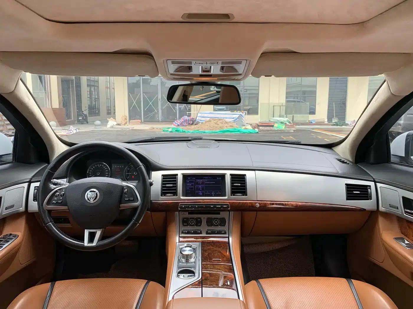 2013 Jaguar XF 2.0T Luxury Edition — миниатюра 33