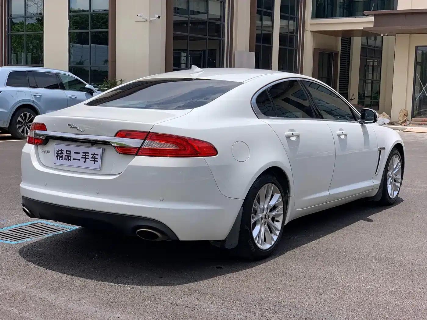 2013 Jaguar XF 2.0T Luxury Edition — миниатюра 6