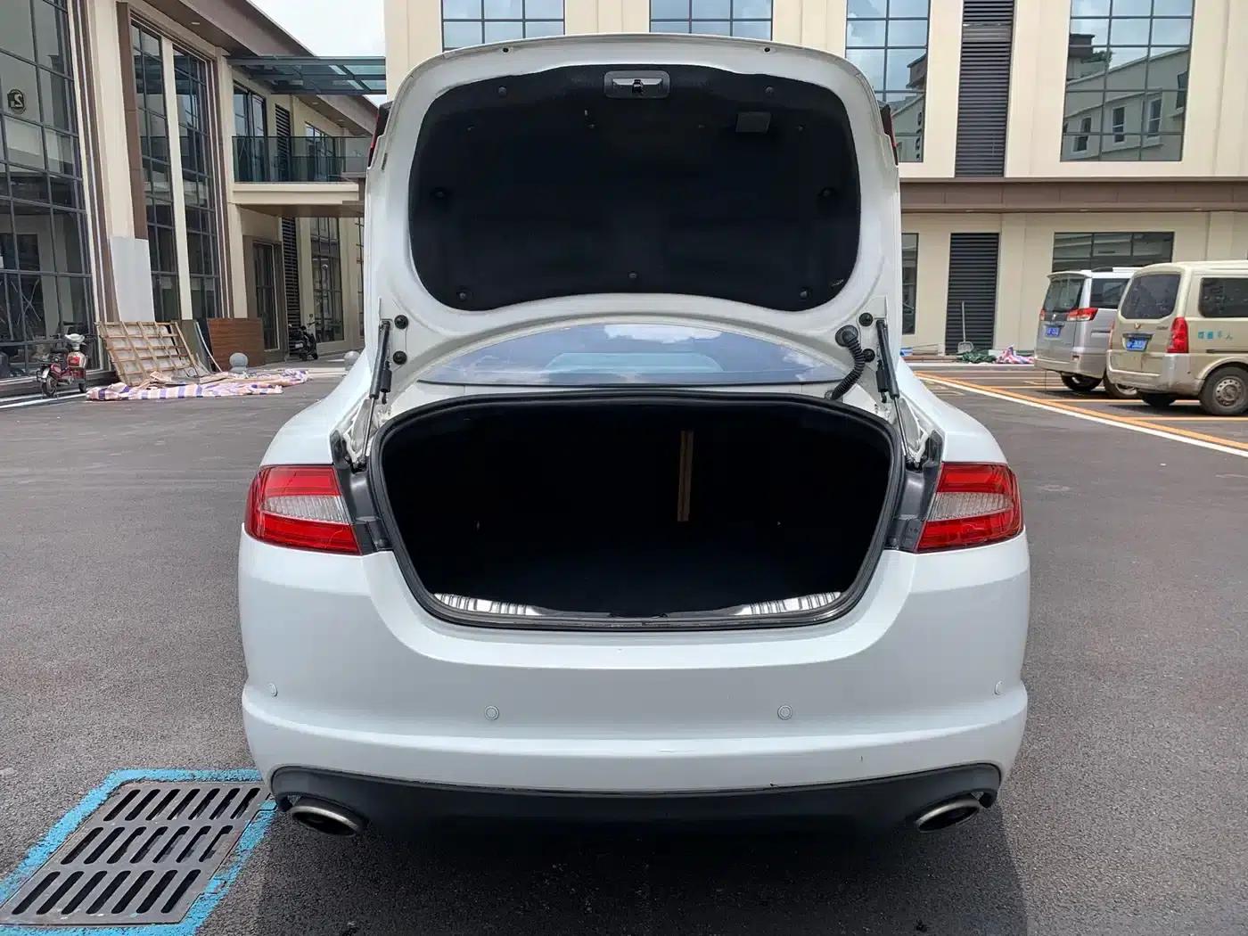 2013 Jaguar XF 2.0T Luxury Edition — миниатюра 7