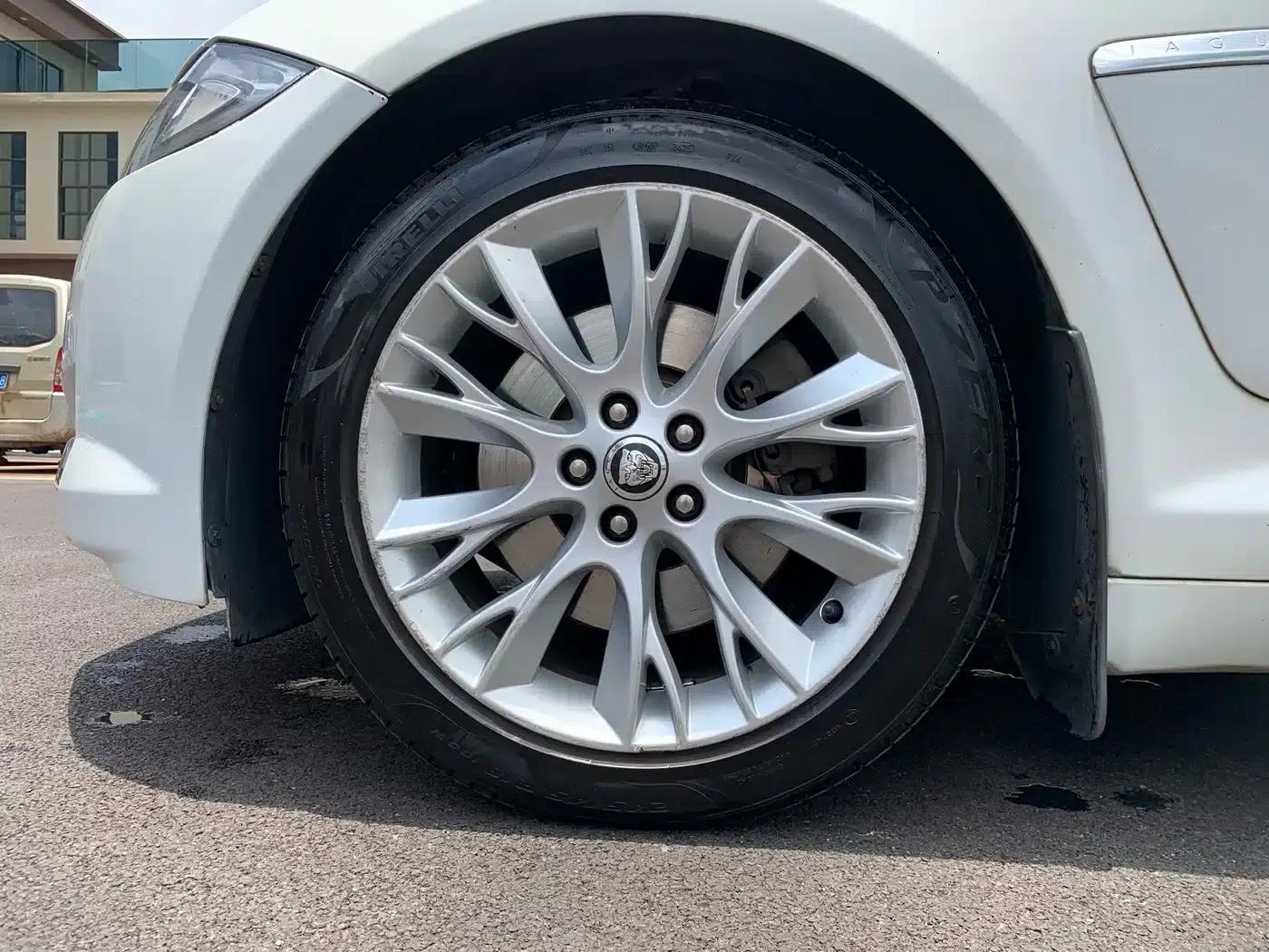 2013 Jaguar XF 2.0T Luxury Edition — миниатюра 8