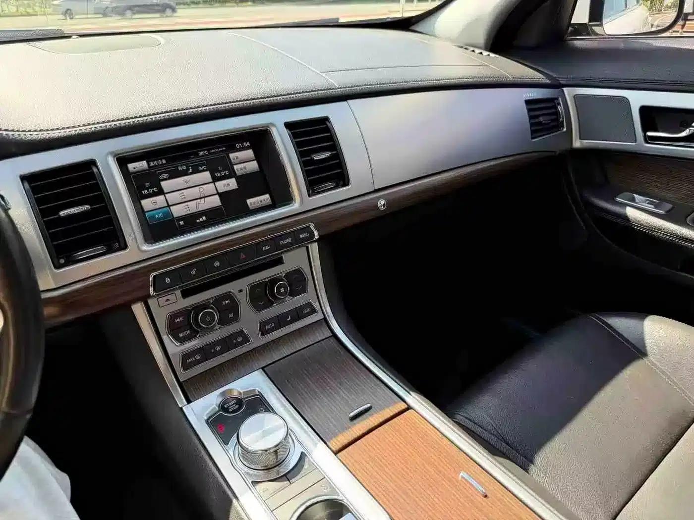 Jaguar XF 2015 XF 2.0T Elegance Edition — миниатюра 10