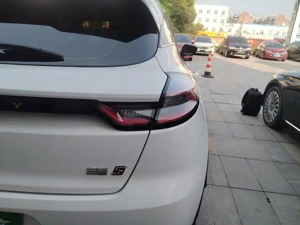 Geely Emgrand S 2021 1.4T CVT Luxury Edition — миниатюра 8