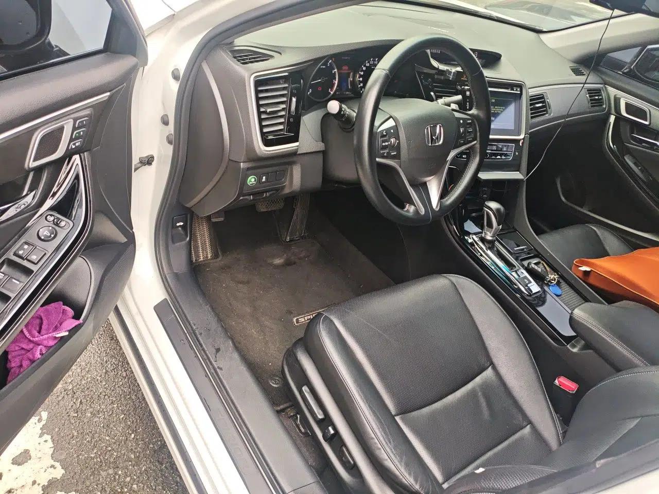 Honda Spirior 2015 2.0L Collector's Edition — миниатюра 16