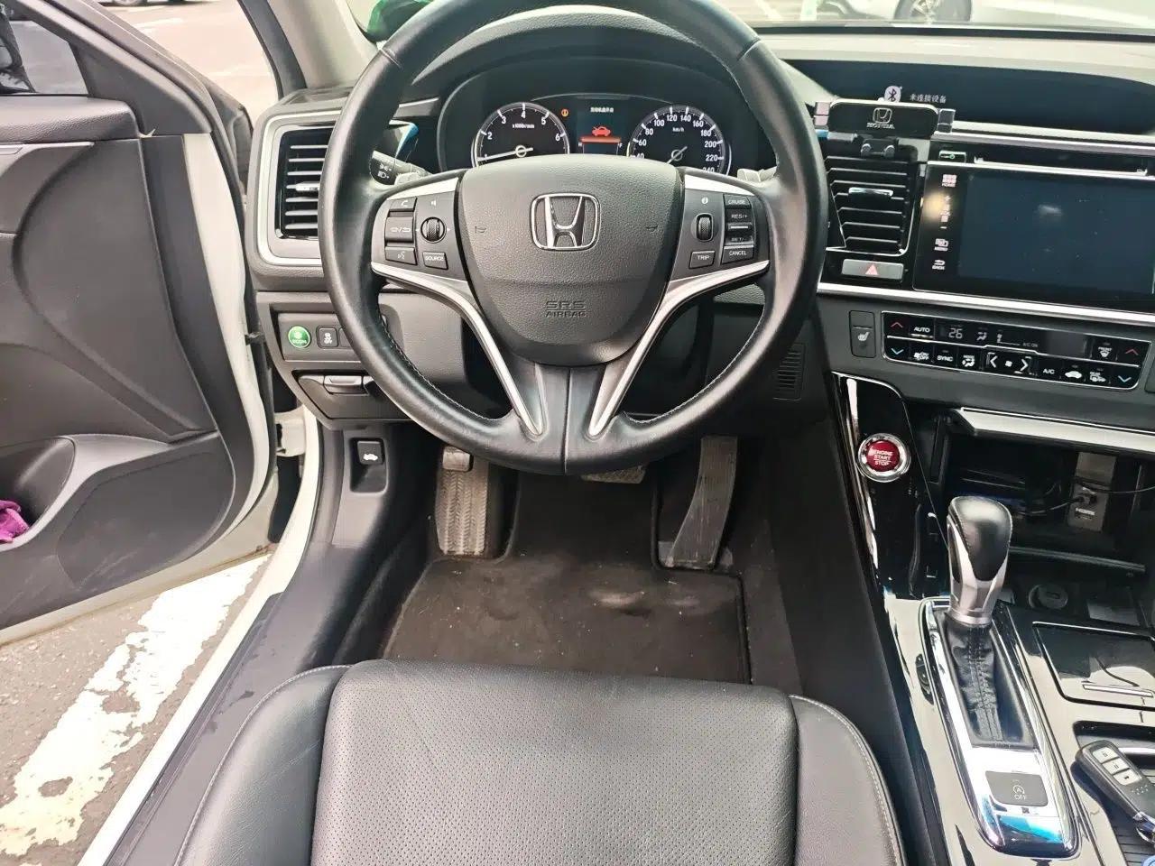 Honda Spirior 2015 2.0L Collector's Edition — миниатюра 10