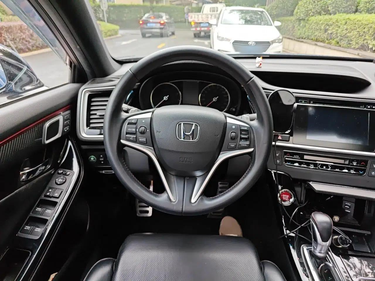 Honda Spirior 2015 2.4L Si — миниатюра 10