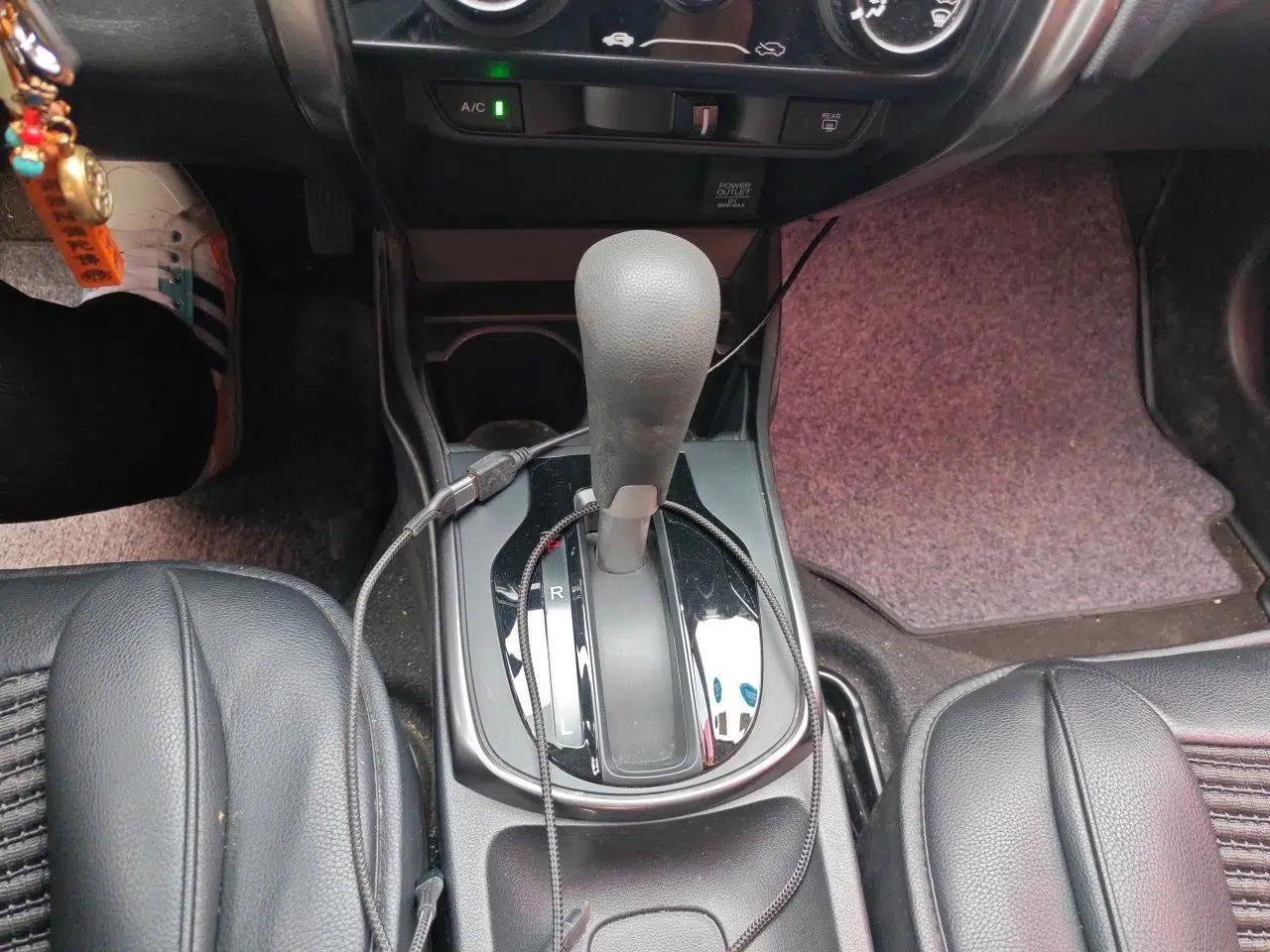 Honda Greiz 2016 1.5L CVT Classic Edition — миниатюра 14