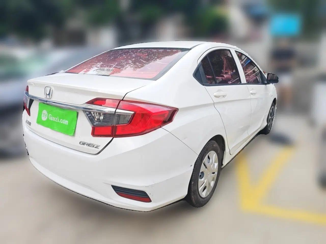 Honda Greiz 2016 1.5L CVT Classic Edition — миниатюра 6