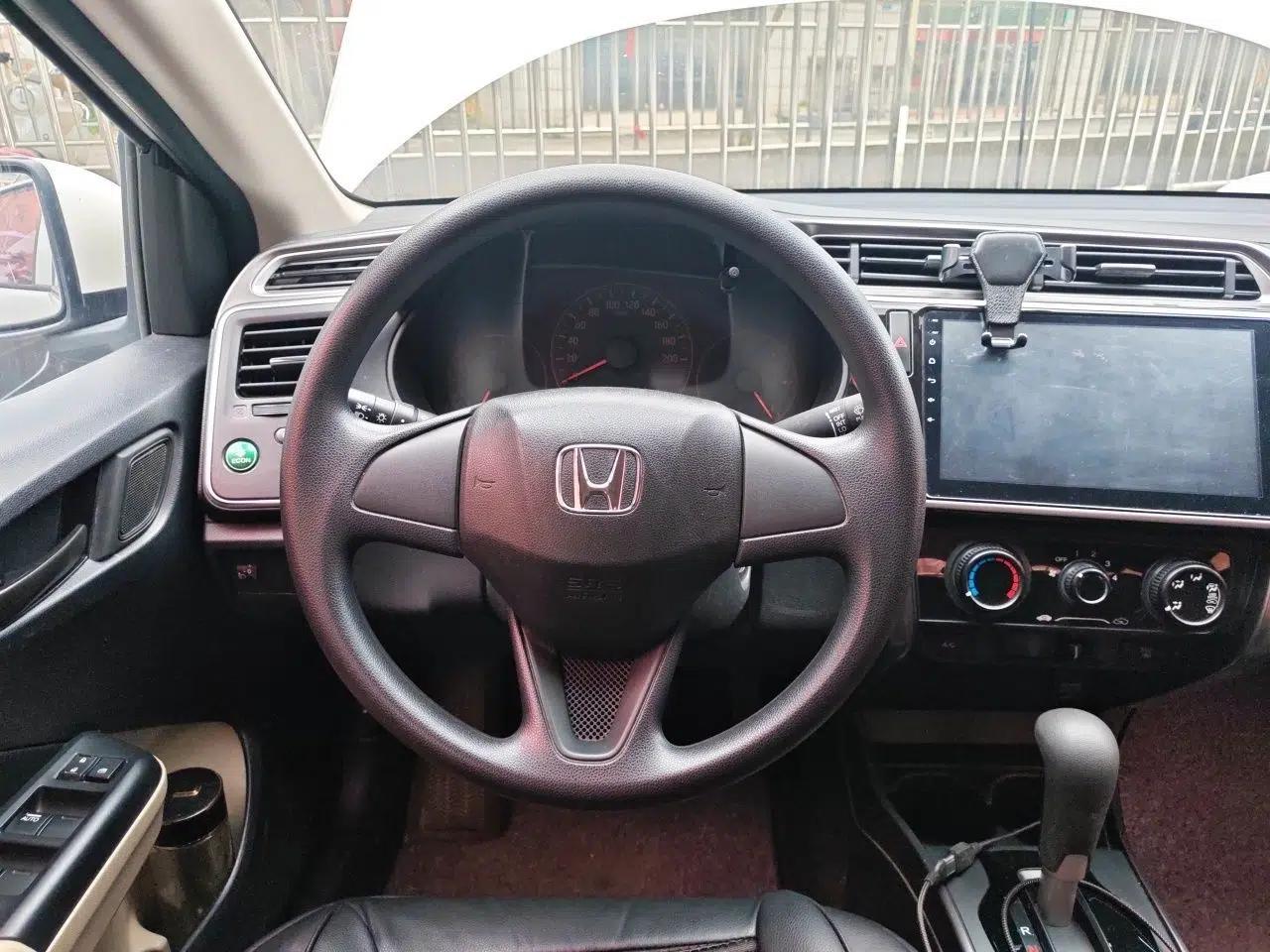 Honda Greiz 2016 1.5L CVT Classic Edition — миниатюра 10