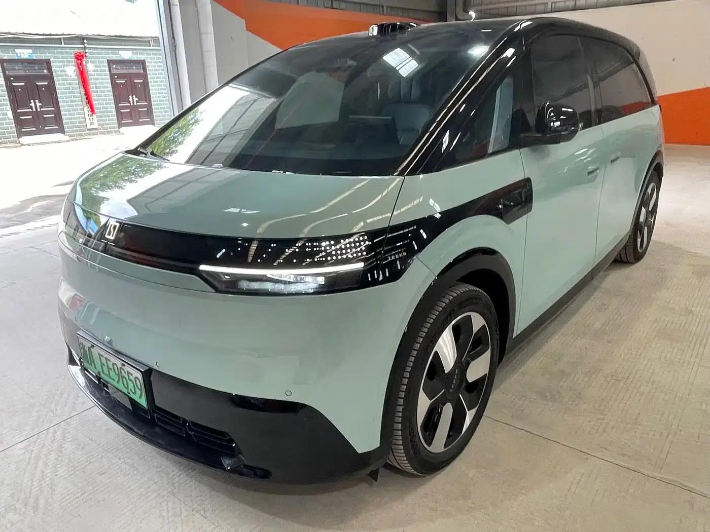 Jike MIX 2025 Long Range Intelligent Driving Edition — миниатюра 1