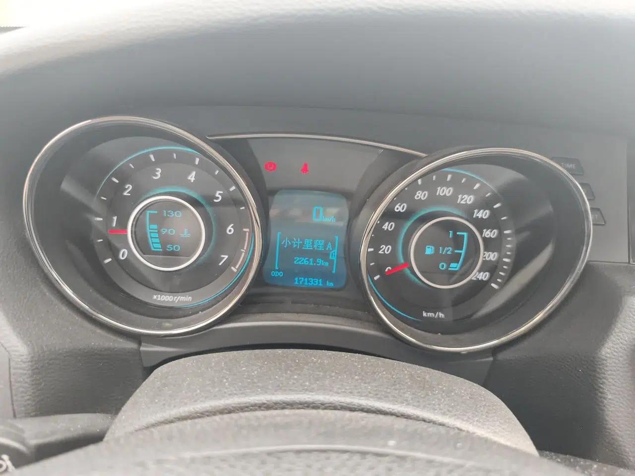 BAIC Senova D50 2014 1.5L manual comfort version — миниатюра 11