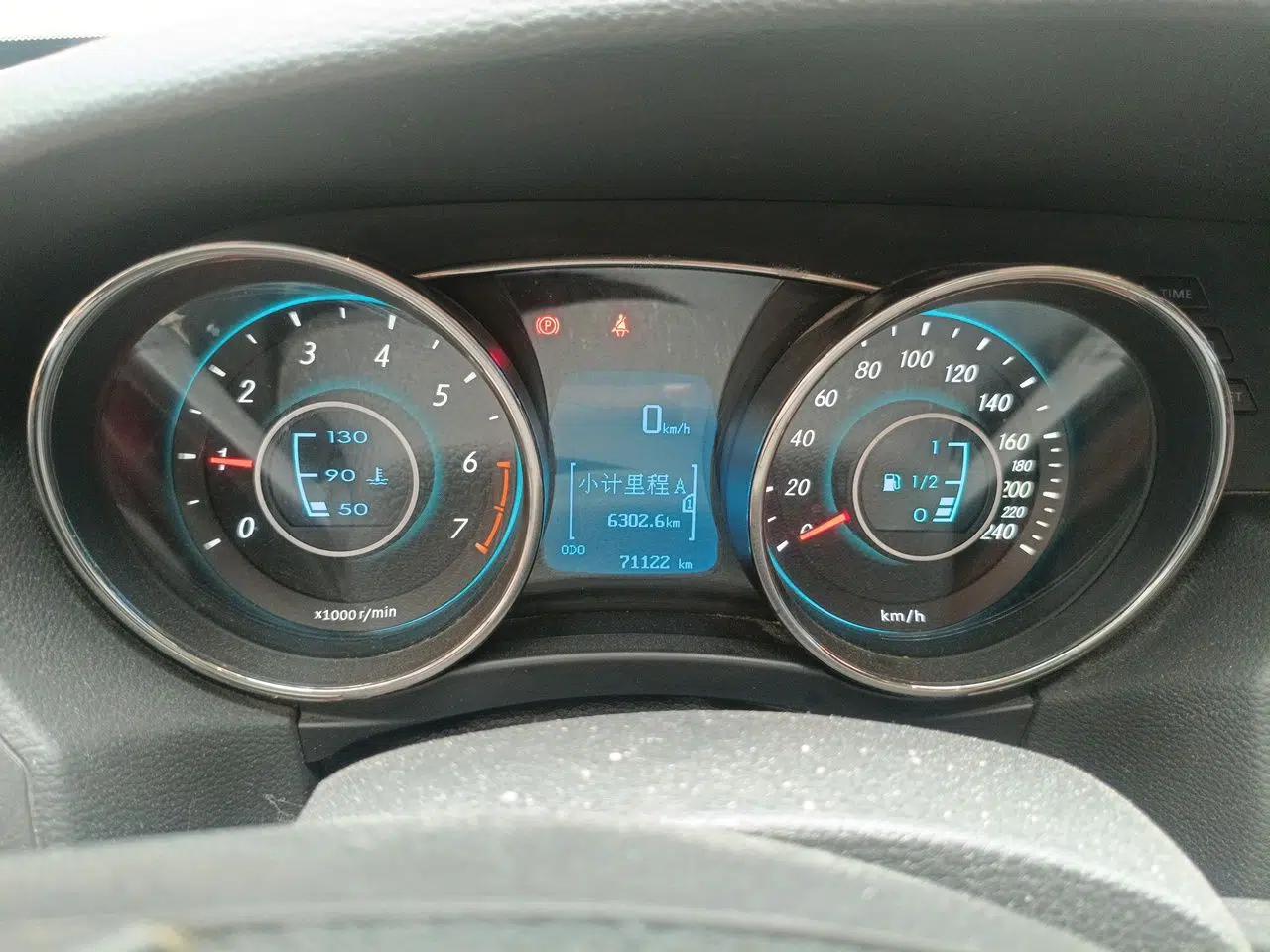 BAIC Senova D50 2016 1.5L Manual Elite Edition — миниатюра 11