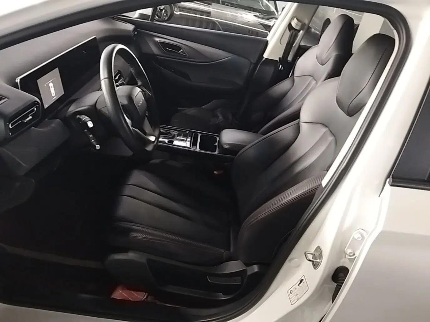 BAIC Beijing U5 PLUS 2021 1.5L CVT Luxury Edition — миниатюра 17