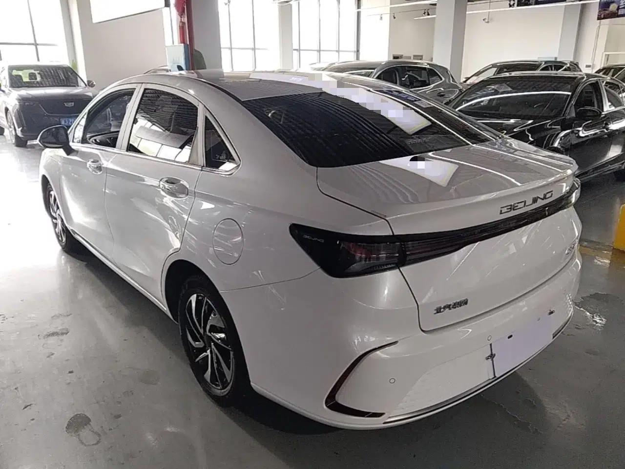 BAIC Beijing U5 PLUS 2021 1.5L CVT Luxury Edition — миниатюра 4