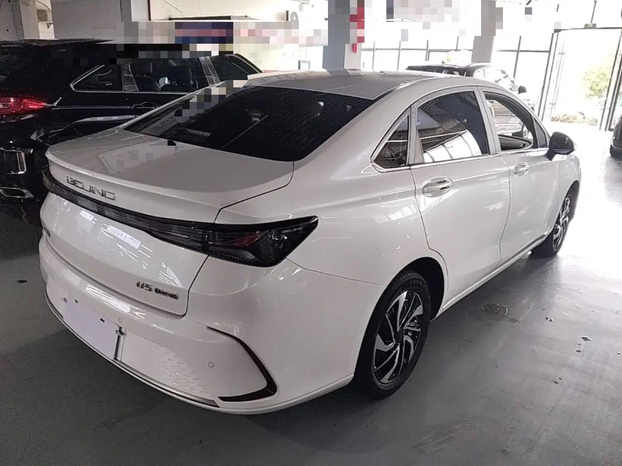 BAIC Beijing U5 PLUS 2021 1.5L CVT Luxury Edition — миниатюра 6