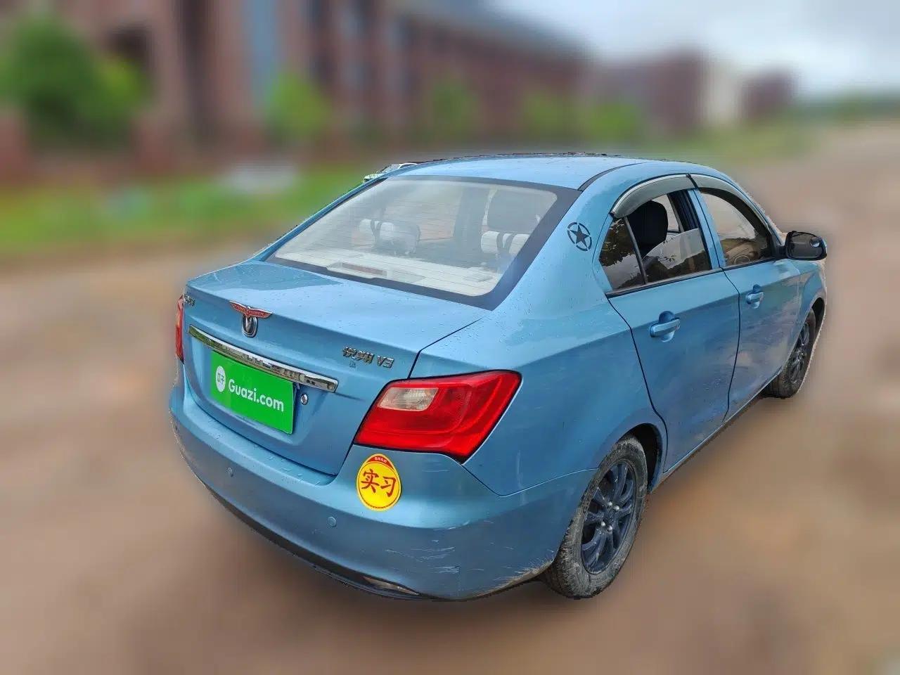 CHANGAN Alsvin V3 2015 1.4L Manual Warm-Hearted Model China V Standard — миниатюра 6