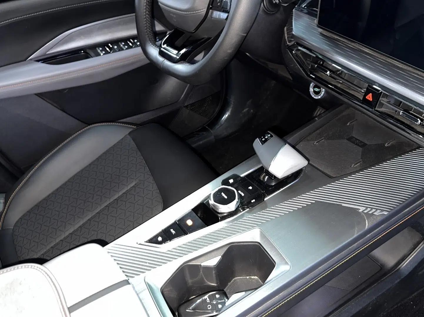 CHANGAN OSHAN Z6 New Energy 2023 ZhiDian iDD 150KM Flagship PLUS — миниатюра 17