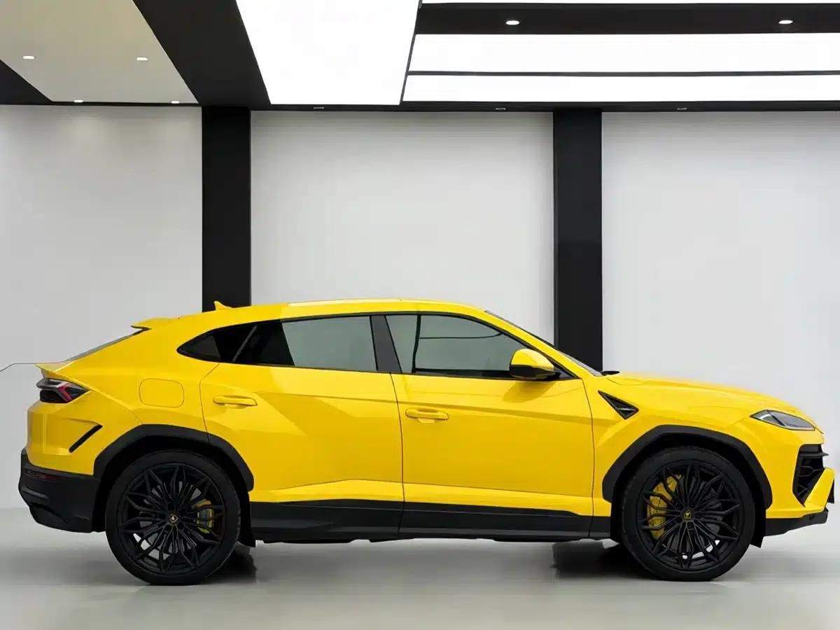 2025 Urus SE 4.0T Standard Edition — миниатюра 3
