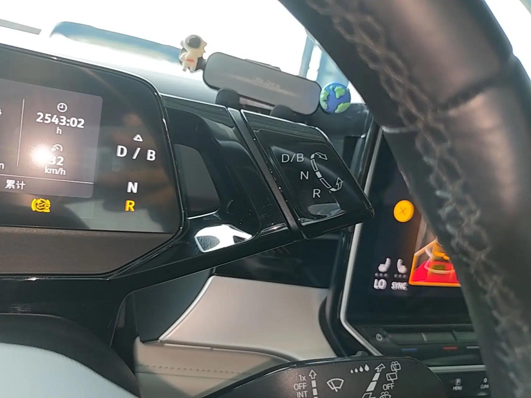 Volkswagen ID.6 CROZZ 2022 Long-Range PRO Edition — миниатюра 16