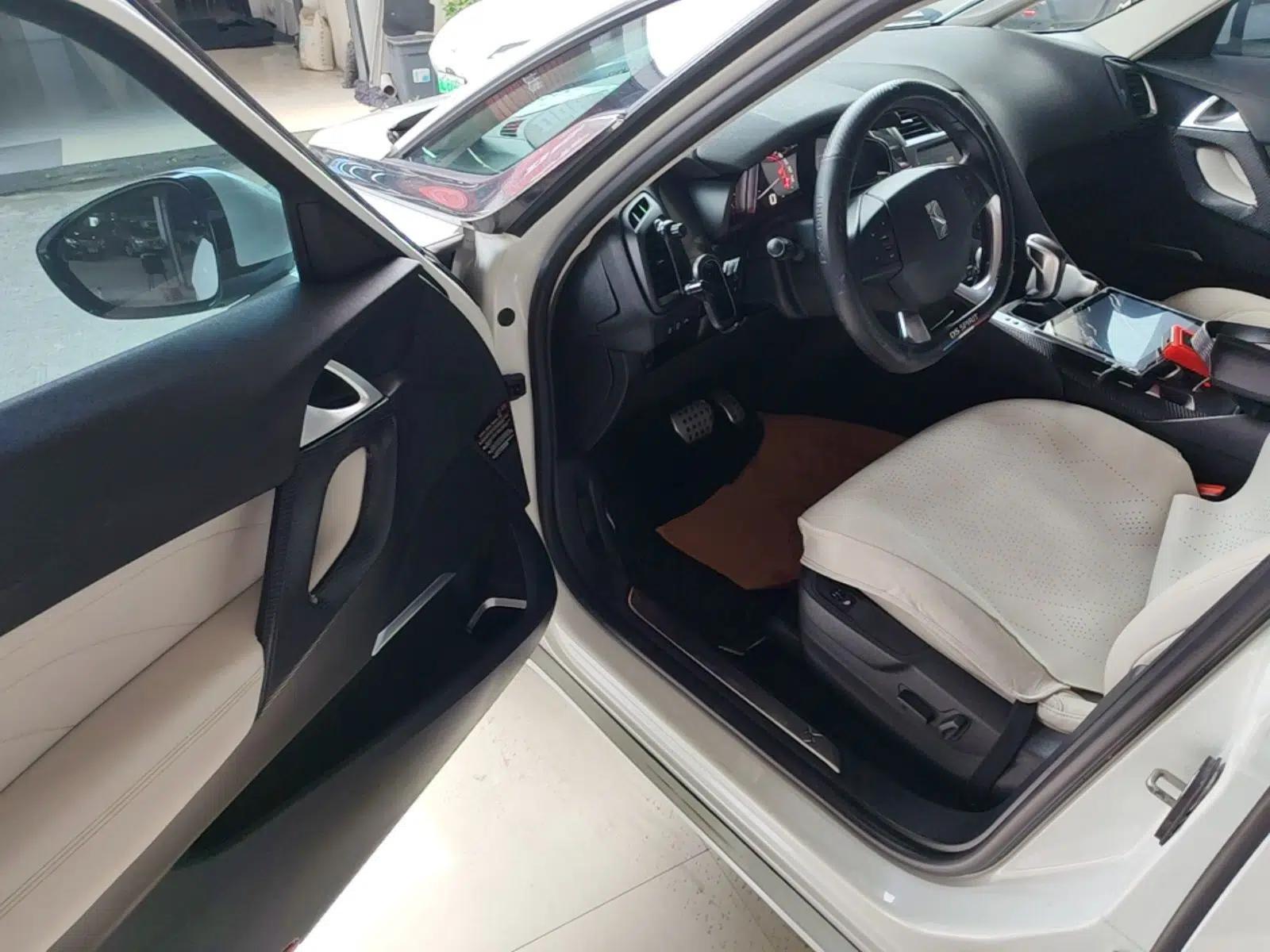 DS 5 2015 1.8T Luxury Edition THP200 — миниатюра 23