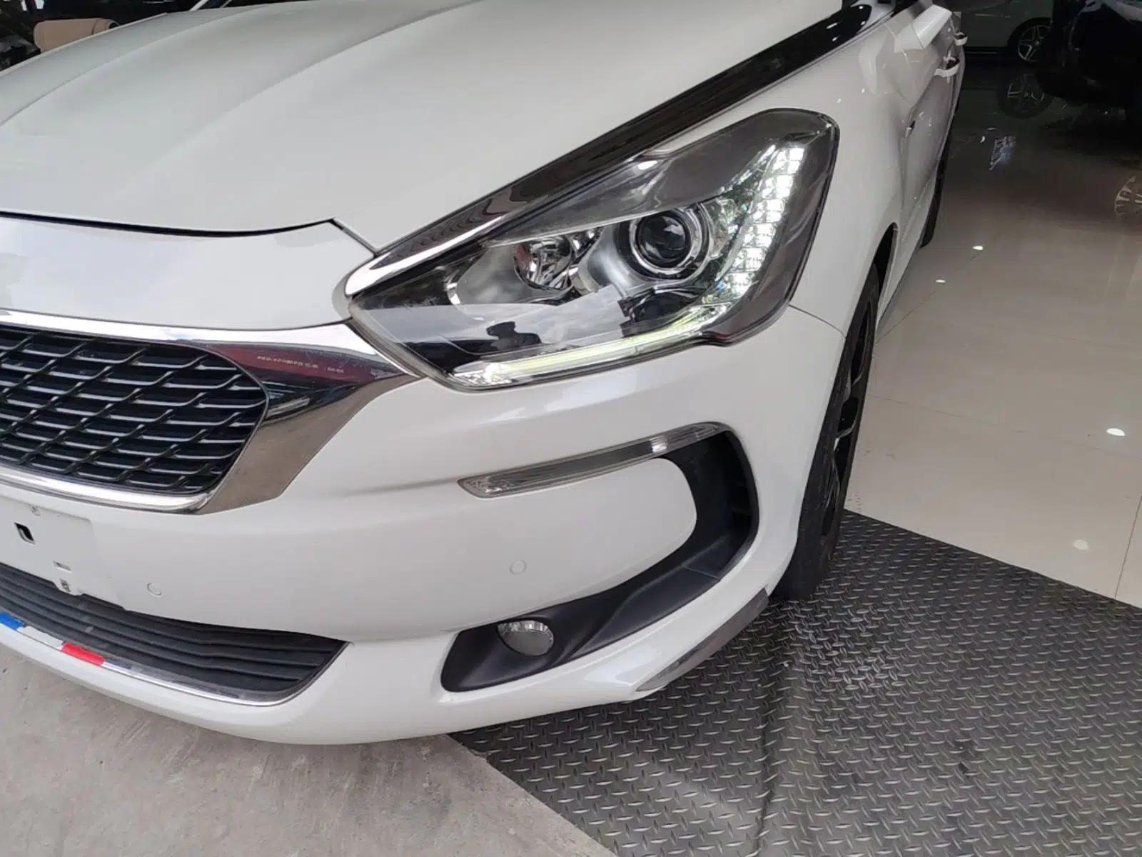 DS 5 2015 1.8T Luxury Edition THP200 — миниатюра 8