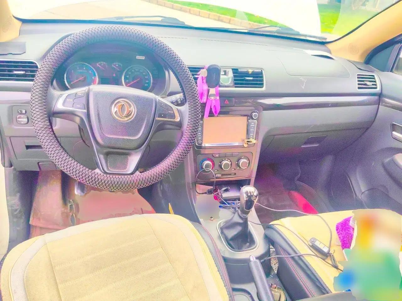 Dongfeng Fengon 370 2016 1.5L Manual Elite Home Edition 7-Seater — миниатюра 9